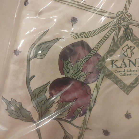 Kane Casual Lifestyles Collection Vinyl Tablecloth Round 60" Purple Fruit NEW - Picture 4 of 8